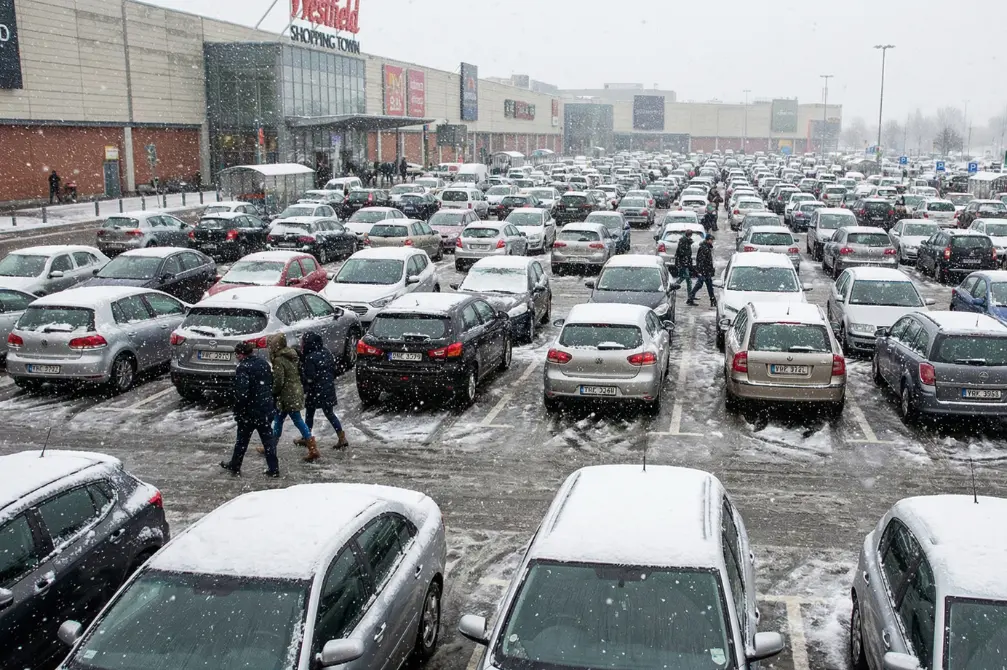 Why Your Car Gets More Bumps and Scrapes in Winter Car Parks